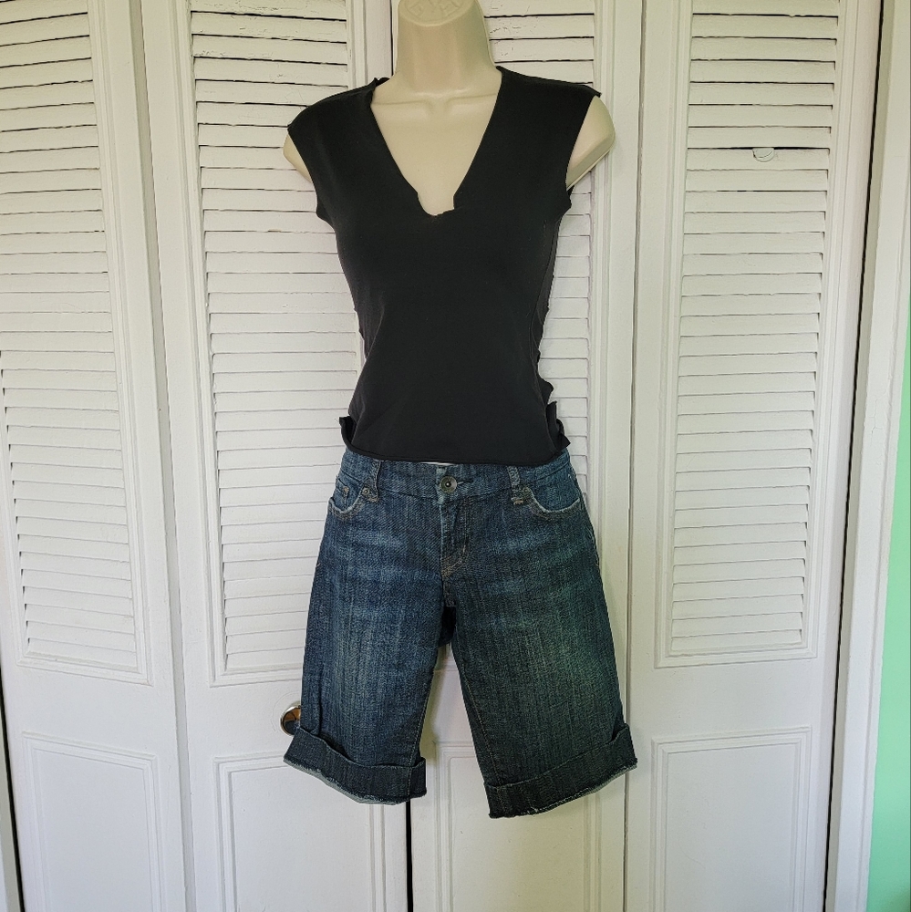 !IT jean shorts sz 28